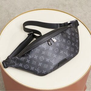 Louis Vuitton Discovery Bumbag